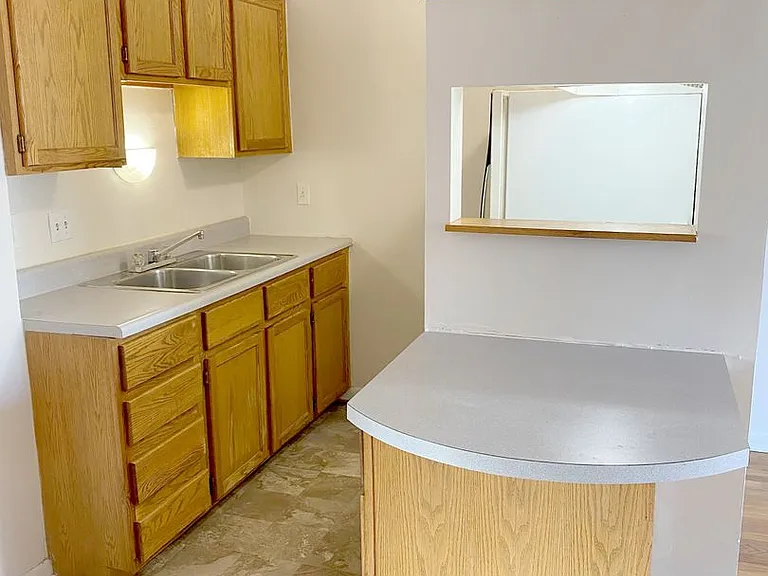 Harney Square Apartments - Blackstone District — Photo 8