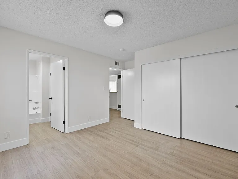 16731 Sherman Way #105A — Photo 7