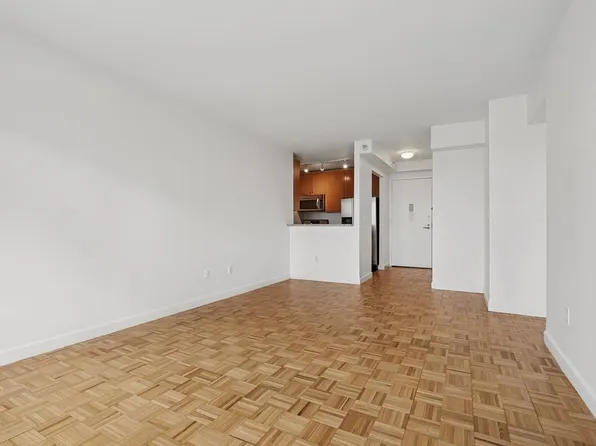 420 West 42nd Street image 5 of 26