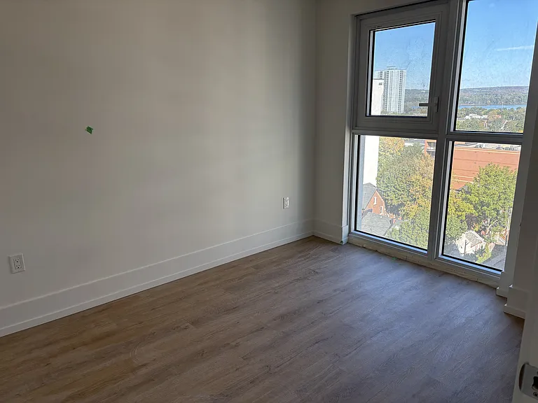 206 King St W #907 — Photo 6