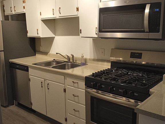 2nd image of 5109 Wyandotte St #2S