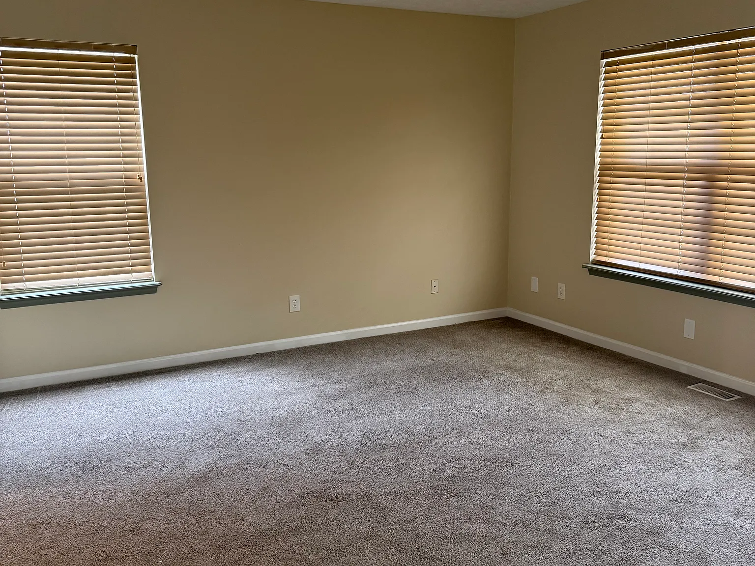 3 bed, 1.5 bath, 1378 sqft, $2,100 — Photo 4