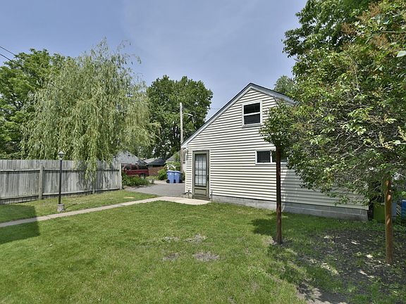 4th image of 1810 Chestnut Ave W