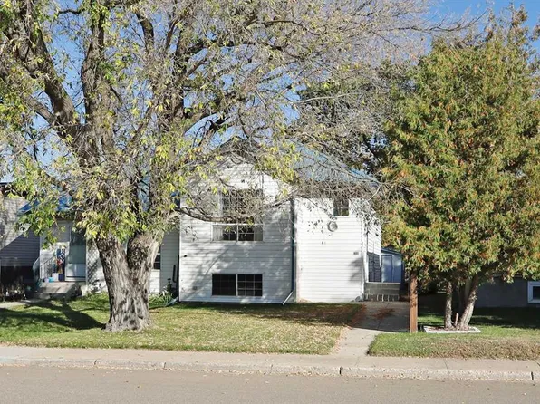 636 1st St W, Brooks, AB T1R 0N3