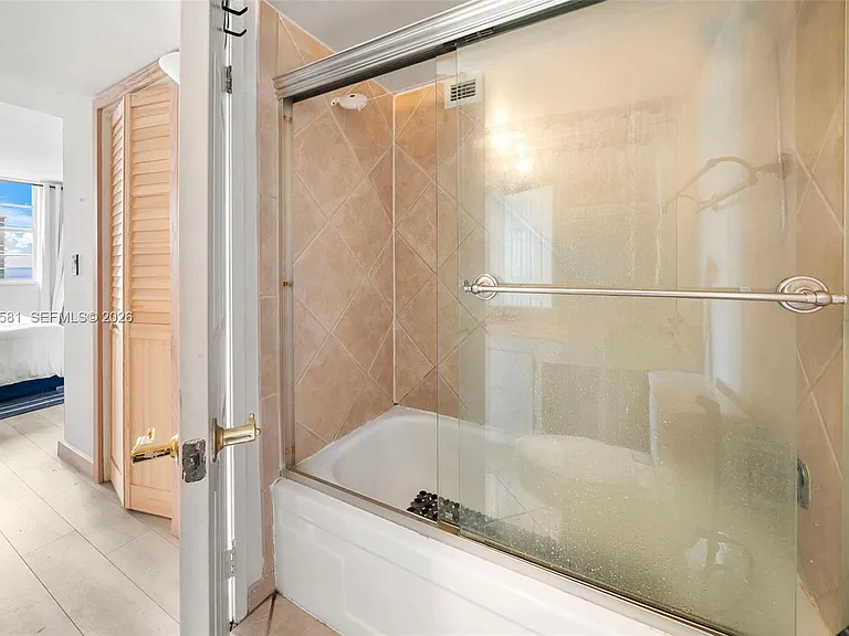 6770 Indian Creek Dr #Penthouse B — Photo 24