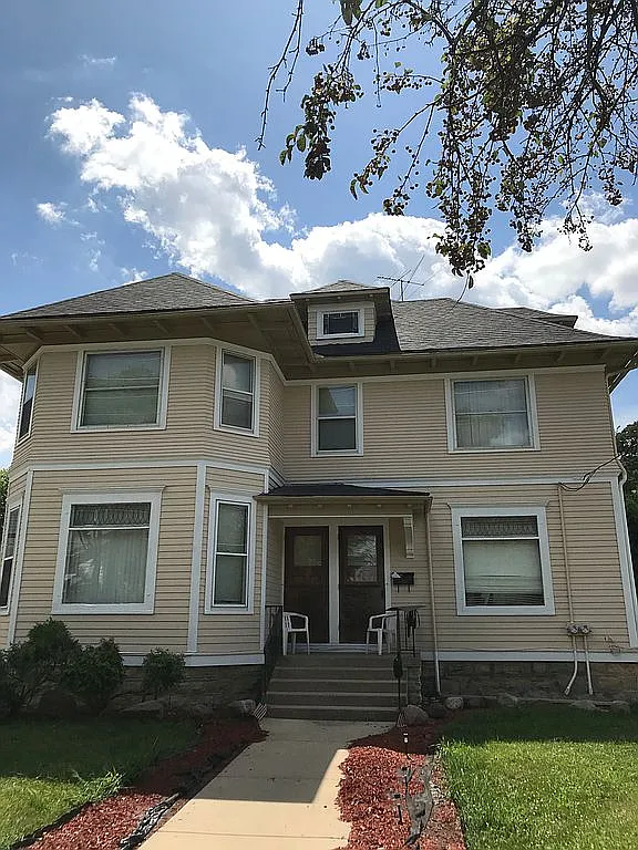415 E Benton St photo 1