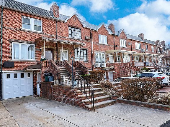 2nd image of 265 Bay 20 St