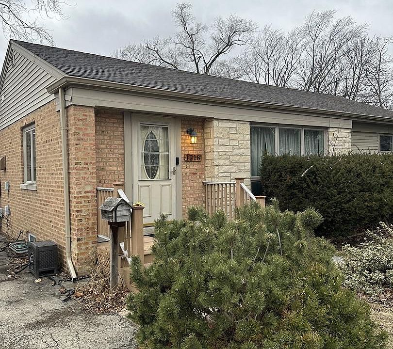 1st image of 1218 N Hickory Ave