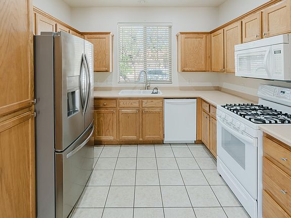 4th image of 935 N Slow Creek Ln
