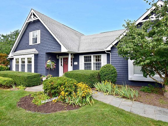 2nd image of 10 Forsythe Meadow Ln