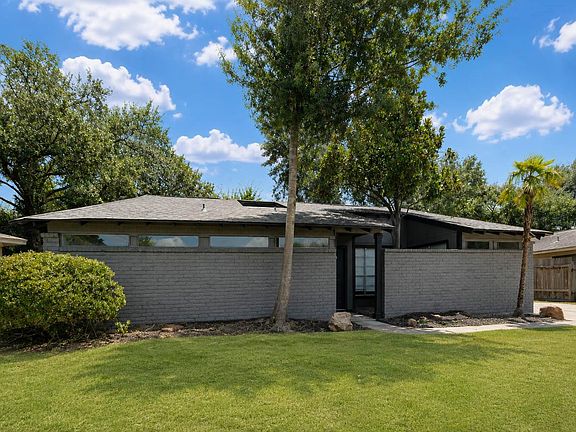 3rd image of 15811 Pathfield Dr