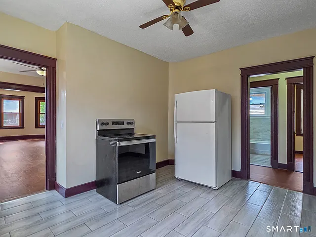 24 Mortson St — Photo 6