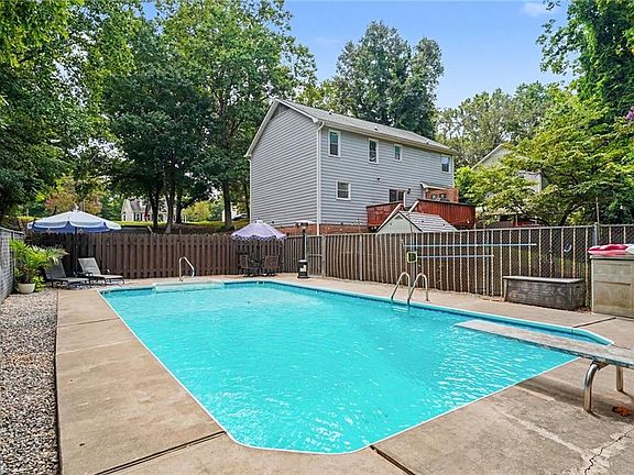 3rd image of 440 Roller Mill Dr