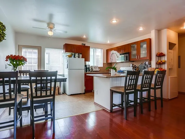1063 Loring St — Photo 9