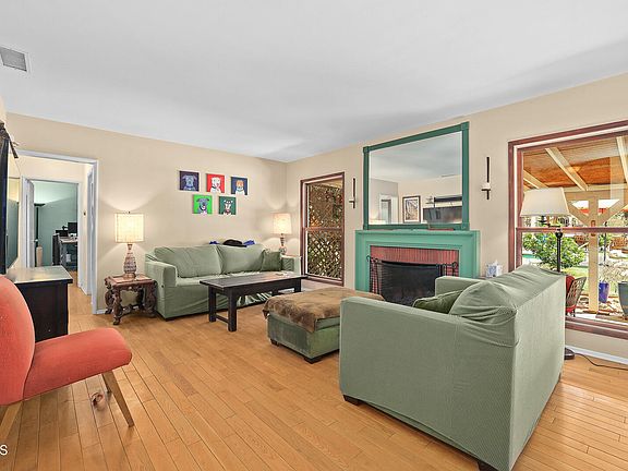 4th image of 9716 Helen Ave