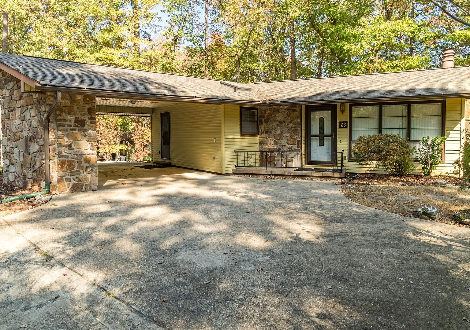 2 Bedroom, 2 bath newly remodeled house features a pull-through driveway, level back yard, and a ... — Photo 3
