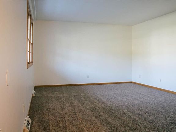 3rd image of 240 N Pine Ct