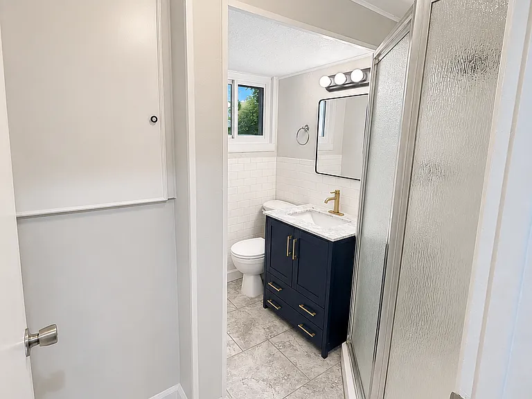 1447 Iowa Ave — Photo 9