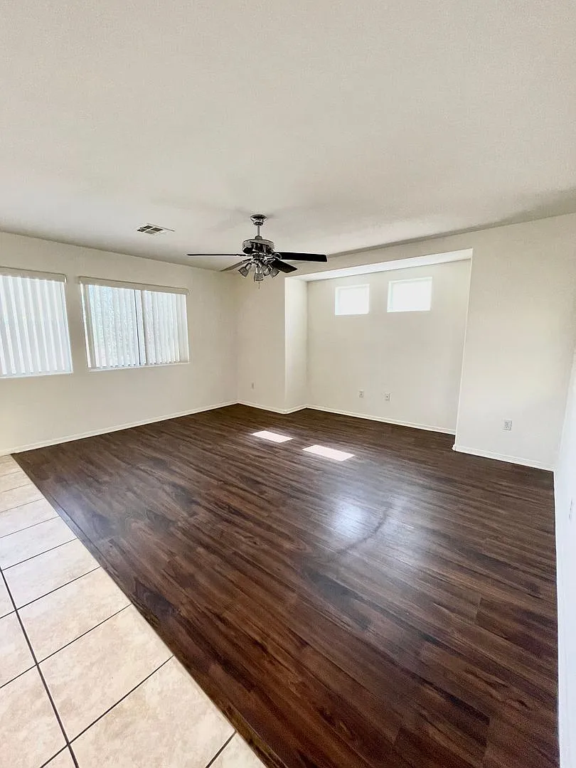 Open Floor Plan Spring Valley Home With A Bedroom And Shower Downstairs — Photo 4
