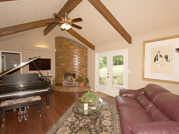 4th image of 4027 Lakeside Dr