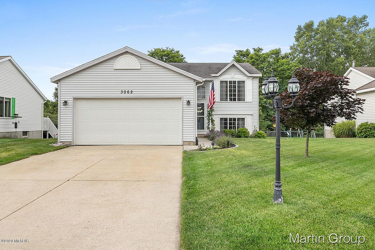 3062 Burritt St NW, Grand Rapids, MI 49504 Zillow