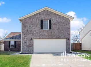 203 Beacon Point Ln, Fortville, IN 46040