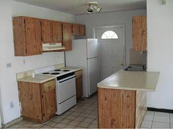 2nd image of 264 NE 46th St