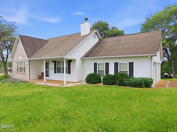 2nd image of 1305 Amber Ln