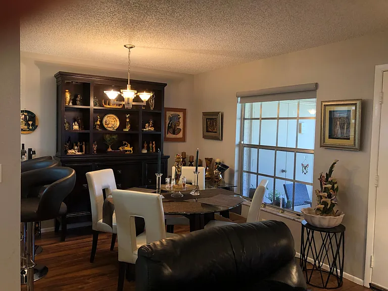 Dining room and breakfast bar