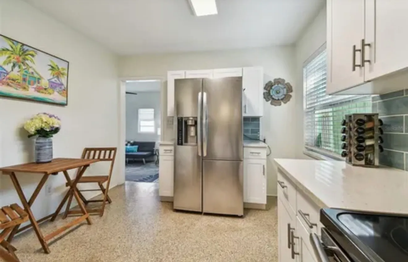3 bed, 990 sqft, $2,350 — Photo 3