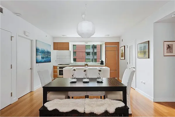 Sold by R New York | media 2