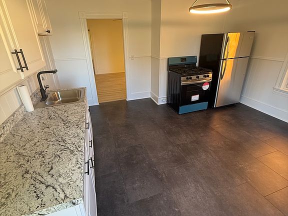 2nd image of 21 Cottage St #3R