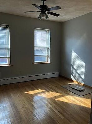 2nd image of 389 Hanover St #2
