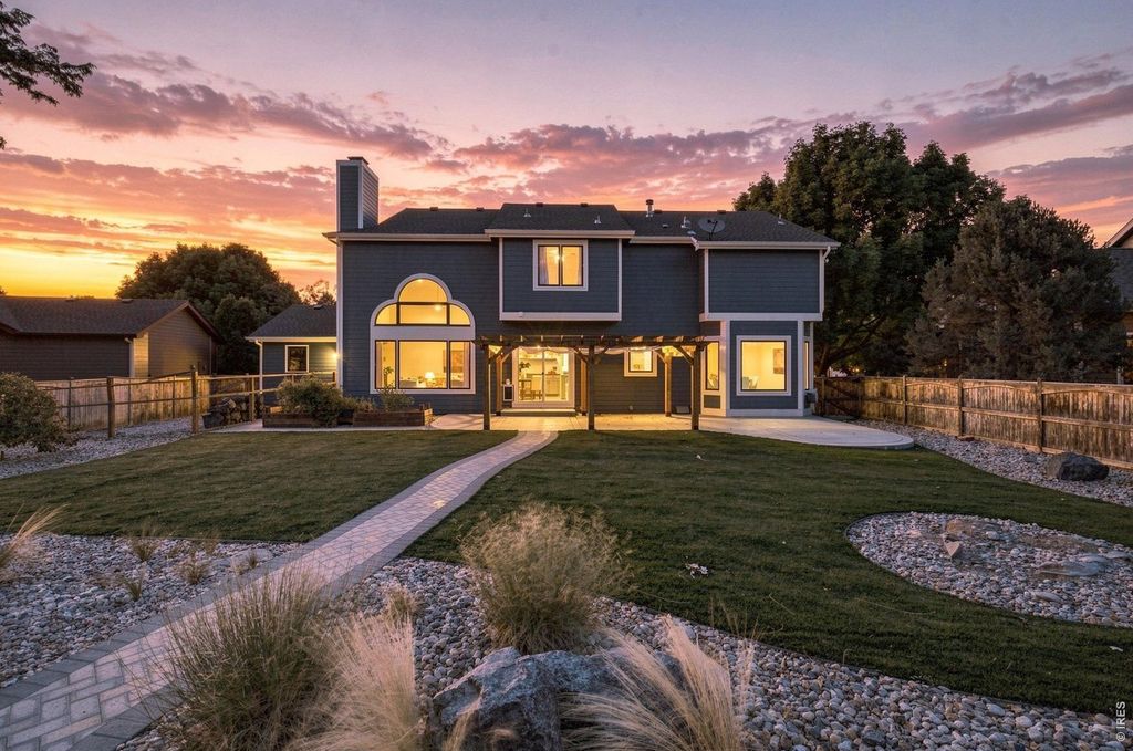 2837 Blackstone Dr