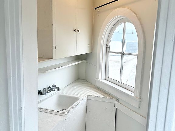 2nd image of 880 Orange Ave