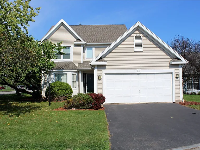 121 Brittany Cir — Photo 1