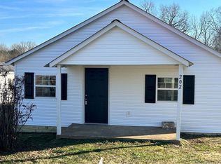 202 Spring St, Lexington, TN 38351