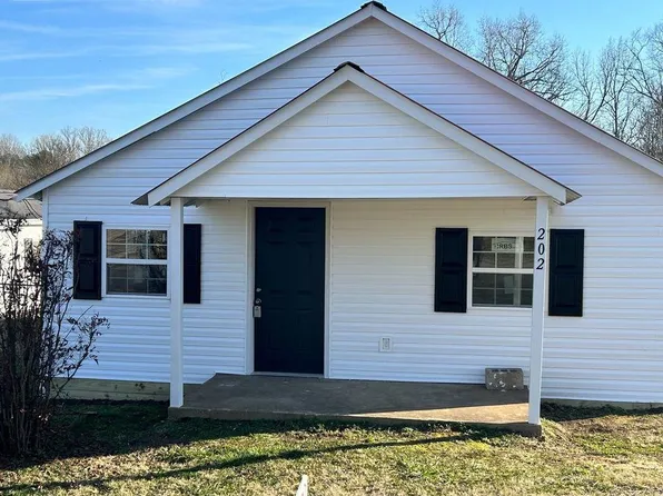 202 Spring St, Lexington, TN 38351