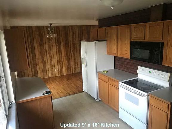 3rd image of 3525 Moorhead Ave