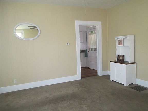 5th image of 3022 Mount Vernon Ave