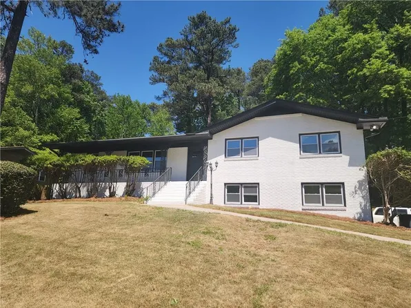 2877 Pine Needle Dr, East Pt, GA 30344