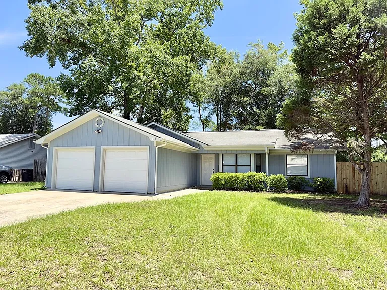 114 Dogwood Cir — Photo 1