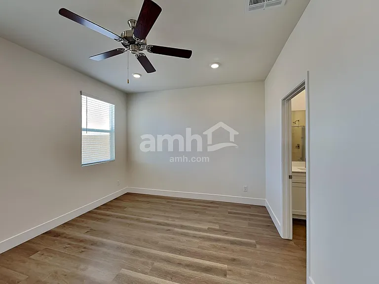 842 English Primrose St — Photo 9
