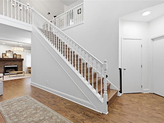 4th image of 2641 Greenwood Dr