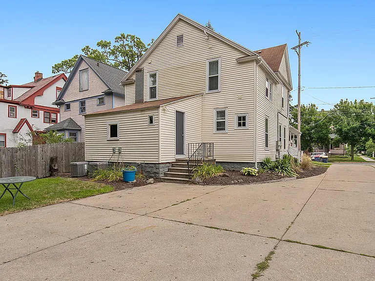 261 Eastern Ave SE #2 — Photo 13