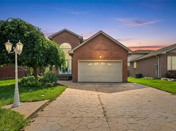 12 Sumner Cres, Grimsby, ON L3M 5E2