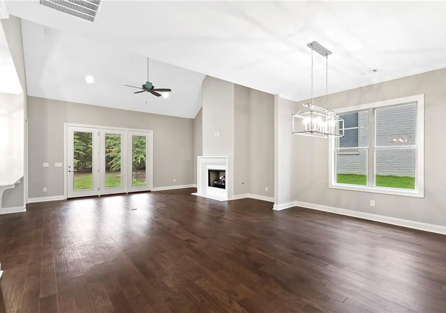 Beautiful home in Brentwood — Photo 4