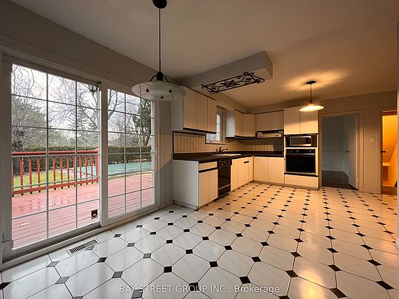 5th image of 93 Lord Seaton Rd
