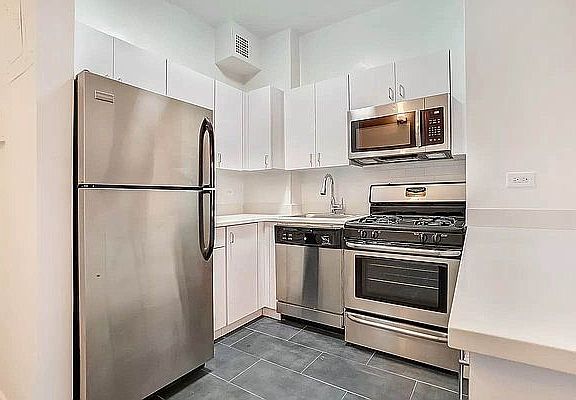 4th image of 127 E 15th St #5