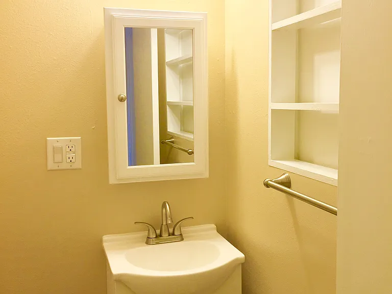 Olympus Apartments — Photo 23